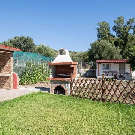 Adam House-castle View Toroni