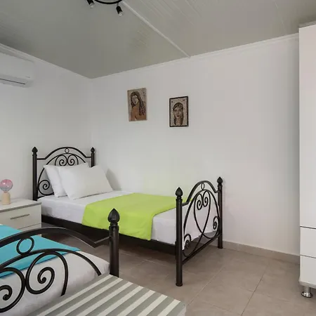 Adam House-castle View Holiday home Toroni
