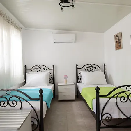 Adam House-castle View Toroni